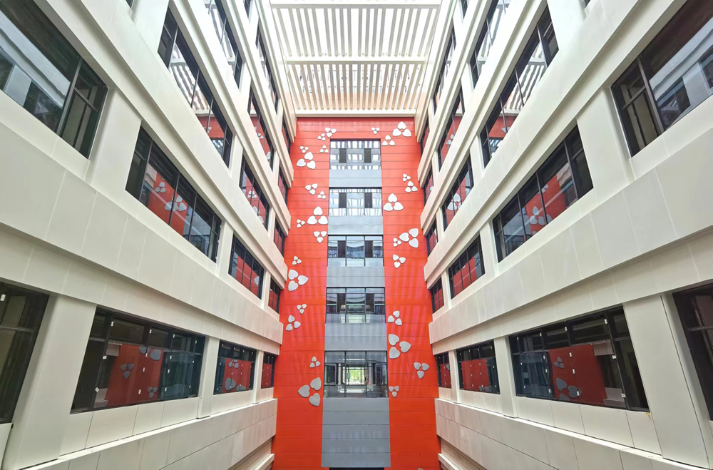 醫技樓中庭.jpg